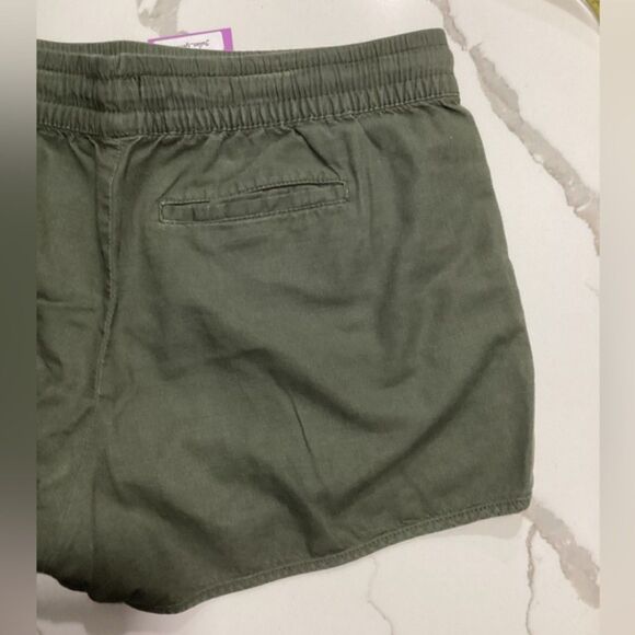Gap | Casual Olive Green Women’s Summer Shorts - Picture 11 of 15